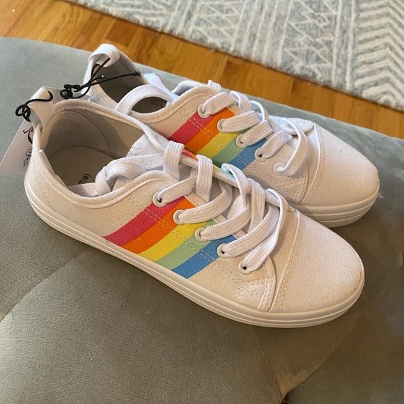 Shoes - NWT Rainbow/pride sneakers Sz 7/8